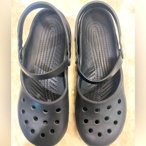 Crocs, size 9